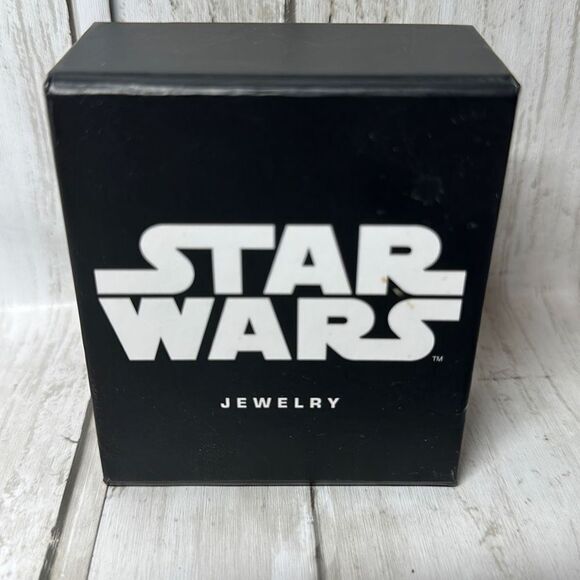 Star Wars Disney Jewelry Unisex Stainless Steel Millenium Falcon Pendant Necklac - Picture 2 of 6